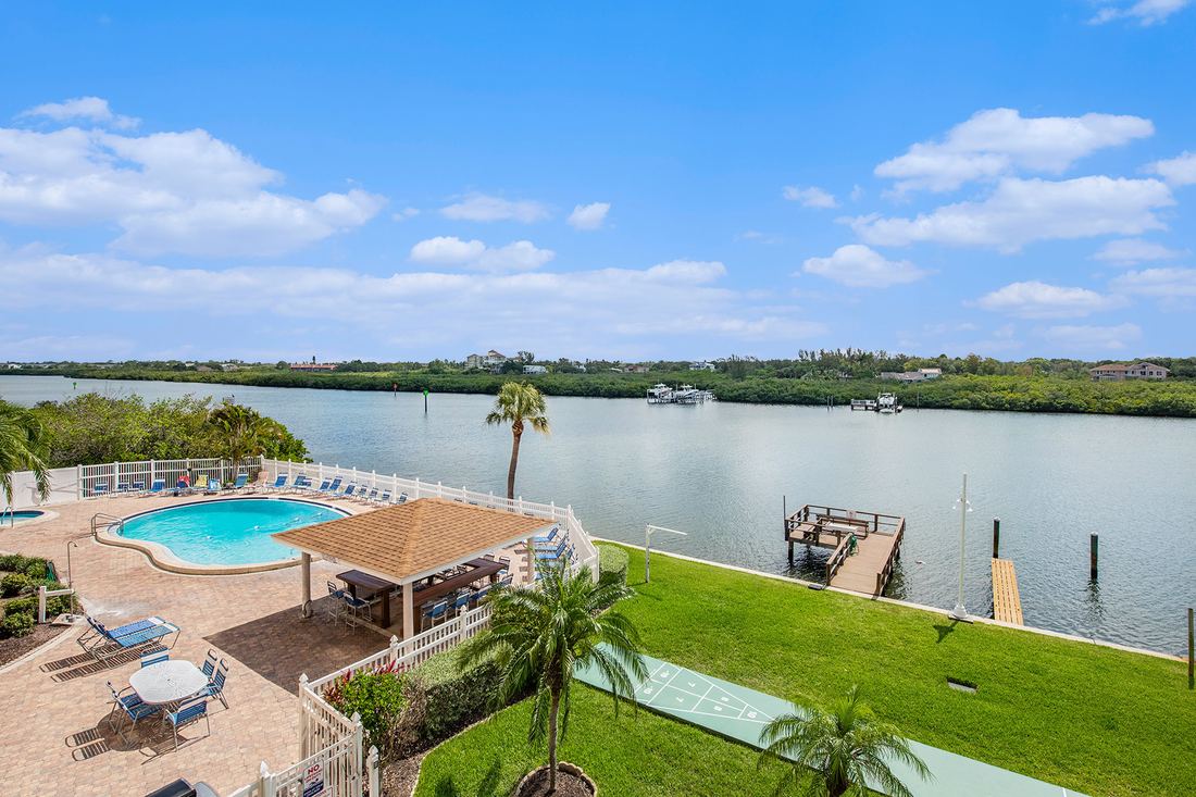 Waterfront condo pool, tiki pavilion and boat dock on the Intracoastal